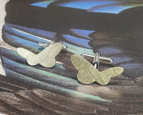 Manchetknopen 'Vlinders'. Geelgouden vlinders. Maatwerk cadeau uit het Oogst atelier Amsterdam. Yellow gold cufflinks custom made by Oogst goldsmith Amsterdam