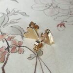 Oorsieraden hartjes. roségouden assieraad. Earrings Heart Rose gold remembrance jewel. Oogst goudsmid Amsterdam Gedenksieraad edelsmid