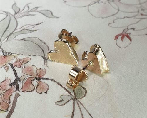 Oorsieraden hartjes. roségouden assieraad. Earrings Heart Rose gold remembrance jewel. Oogst goudsmid Amsterdam Gedenksieraad edelsmid