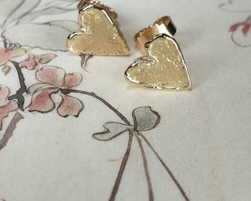 Oorsieraden hartjes. roségouden assieraad. Earrings Heart Rose gold remembrance jewel. Oogst goudsmid Amsterdam Gedenksieraad edelsmid