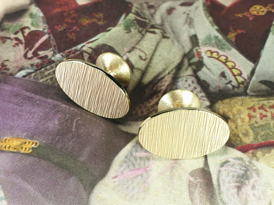 Ritme Manchetknopen eigen goud. Cufflinks heirloom gold Rhythm with hammered texture. Oogst goudsmid Amsterdam