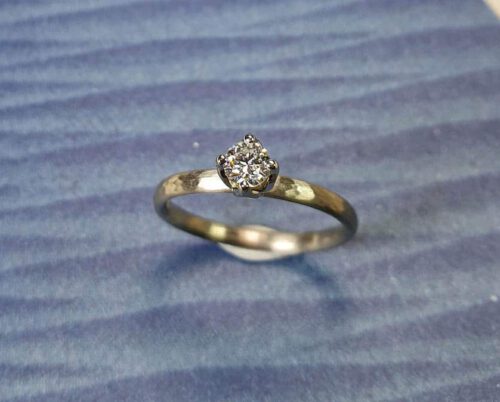Verlovingsring Ritme geelgoud hamerslag diamant cape. Yellow gold engagement ring Rhythm. Oogst goudsmid Amsterdam