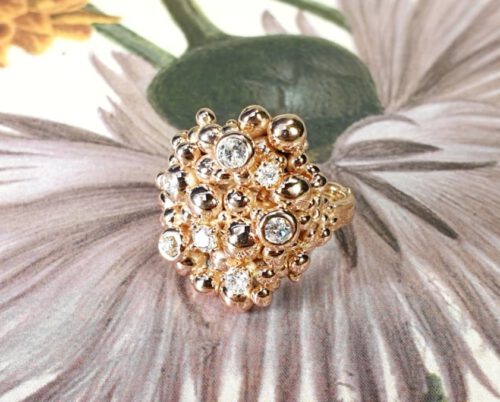 Roodgouden Bessen ring met antieke diamanten. Rose gold Berries ring with antique diamonds. Design by Oogst Amsterdam. Edelsmid. Goudsmid.