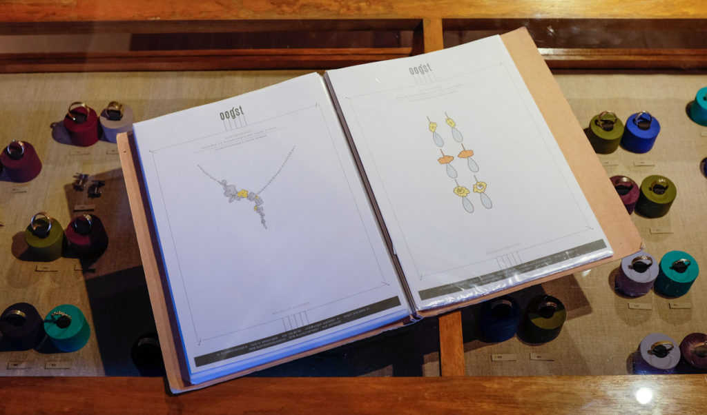 Give a hand drawn Sketch by Oogst goldsmith