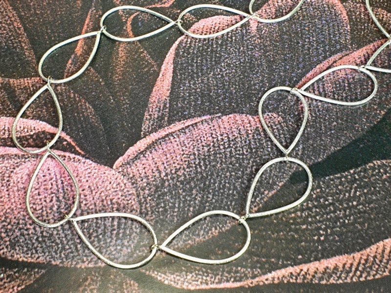 Zilveren Druppels collier. Silver Drops necklace. Oogst goudsmid Amsterdam. Independent jewellery designer.
