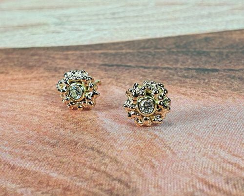 Roségouden Besjes oorbellen met diamant. Rosé gold Berries earstuds with diamonds. Oogst independent jewellery designer Amsterdam.