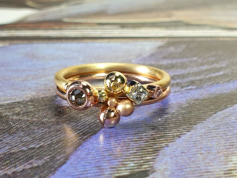 Geelgouden ring Verzameling met briljant, princess en roos geslepen diamanten. Yellow gold ring with brilliant, princess and rose cut diamonds. Oogst goudsmid Amsterdam. Independent jewellery designer Amsterdam