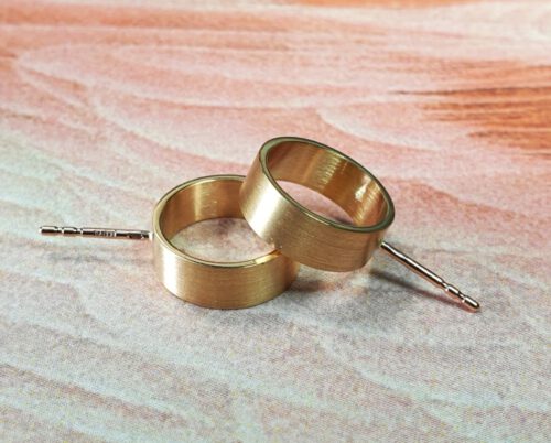 Rosé gold ear studs Circle Box. Oogst goldsmith Amsterdam. Independent jewellery designer.