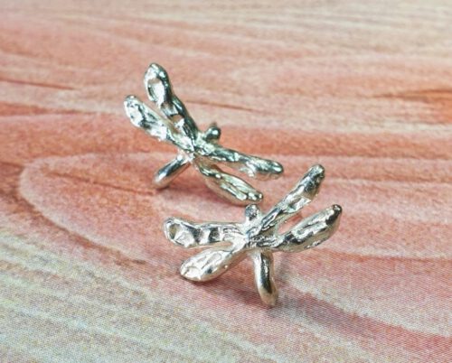 Zilveren libelle oorstekers. Silver Dragonfly earstuds. Oogst goudsmid Amsterdam Independent jewellery designer