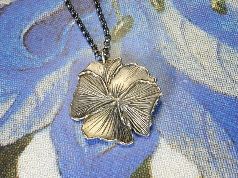 Zilveren hanger 'Viooltje'. Silver pendant 'Violet' Oogst ontwerp & creatie