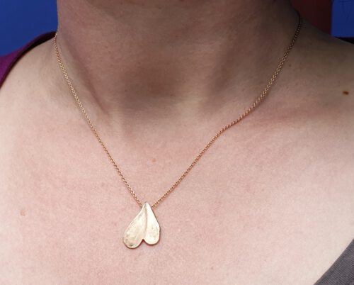 Roodgouden hartvormig 'Blad' hanger. Rose gold heart shaped 'Leaf' pendant. Oogst ontwerp & creatie