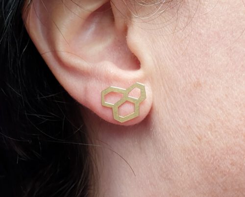 Geelgouden oorsieraden Honingraat. Yellow gold earrings Honeycomb. Oogst goudsmid Amsterdam
