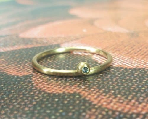 Rosé gold 'Berries' stack ring with fancy blue diamond. Oogst goldsmith Amsterdam