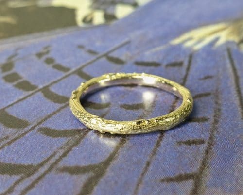 Yellow gold 'Orchard' ring, delicate twig. Oogst Goldsmith in Amsterdam.