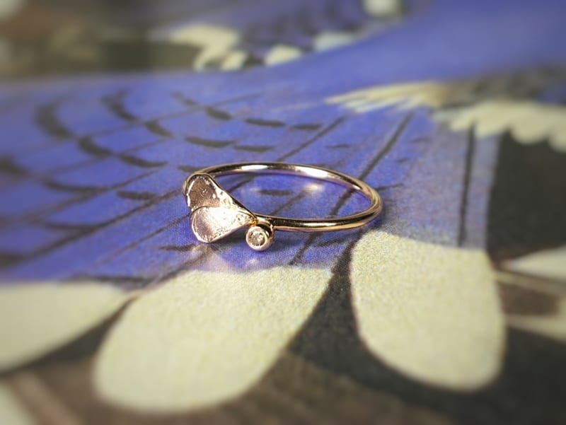 rose gold ring with leaves and a berry with a natural brown brilliant cut diamond. Oogst goldsmith in Amsterdam