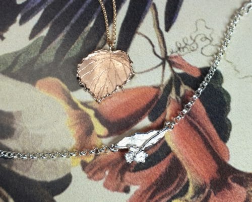 Roodgouden hanger Linde blad en zilveren babyarmband Linde bloesem. rose gold pendant Leaf and silver baby bracelet blossom. Oogst goudsmid Amsterdam.