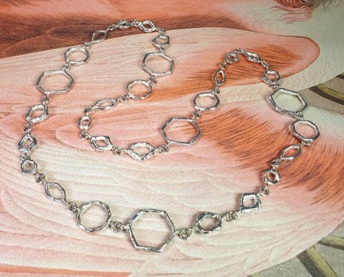 Zilveren collier Amorf Hoekig. Ontwerp van Oogst goudsmid Amsterdam