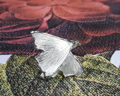 Zilveren 'Ginkgo' ring. Takje met blaadjes. Oogst Goudsmeden