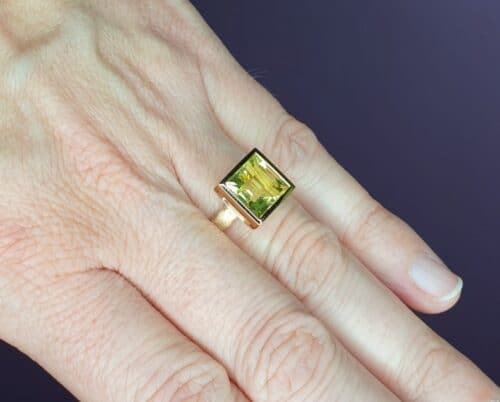 Rosé gold ring 'Square' with lemon quartz. Design by Oogst goldsmith in Amsterdam.