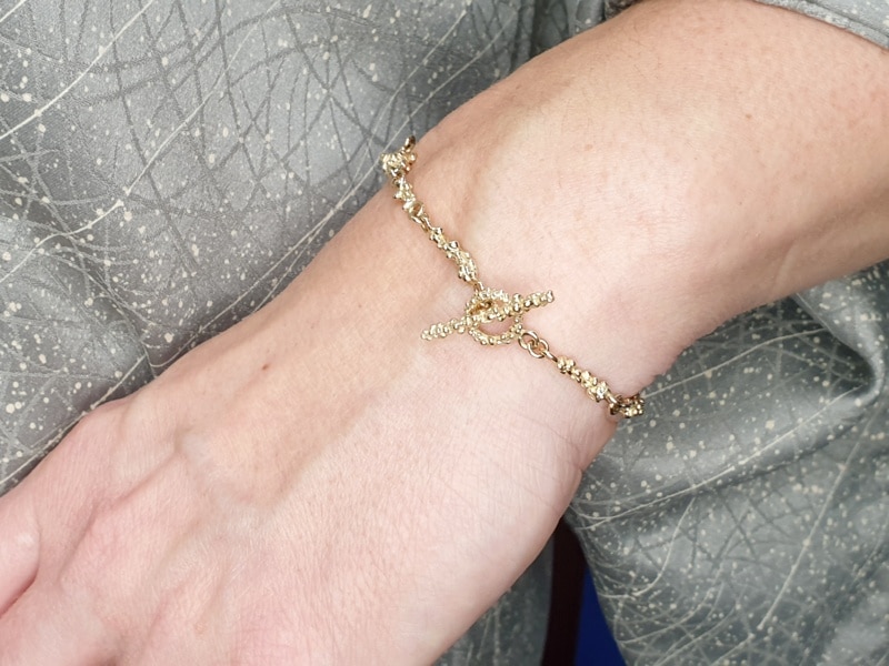 Yellow golden 'Berries' bracelet. Elegant and timeless bracelet designed & created by Oogst goldsmith studio in Amsterdam.
