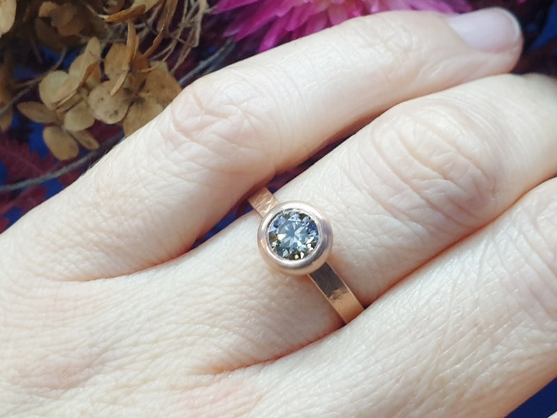 Roodgouden 'Boleet' ring met 0,90 crt bruine diamant. Uit het goudsmid atelier van Oogst.