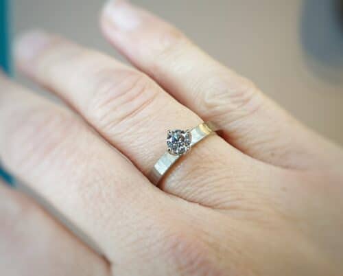 Witgouden verlovingsring Japonais met 0,50 ct diamant. White gold engagement ring with a 0,50 ct diamond. Oogst Amsterdam goudsmid.