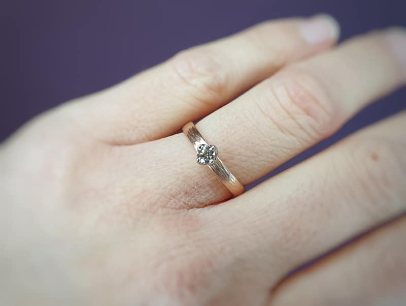 Rose gold engagement ring Rhythm with a 0,23 ct diamond. Oogst goldsmith Amsterdam.
