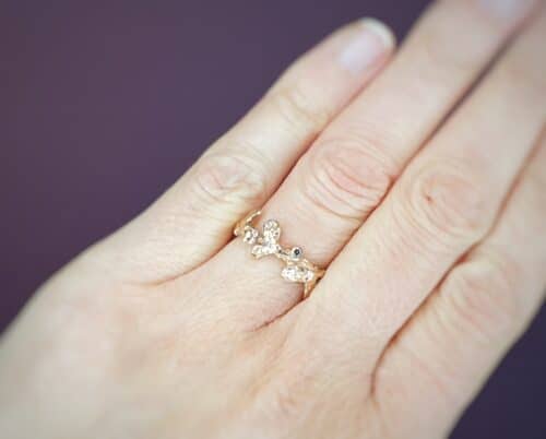 Roodgouden 'Blaadjes' ring met bruine diamant. Uit het Oogst goudsmid atelier Amsterdam.