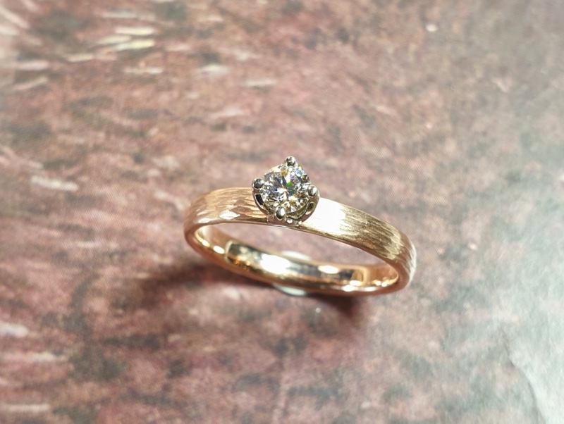 Rose gold engagement ring Rhythm with a 0,23 ct diamond. Oogst goldsmith Amsterdam.