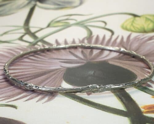 Witgouden 'Boomgaard' rinkelband. Twijgjes armband. Uit het Oogst atelier Amsterdam.
