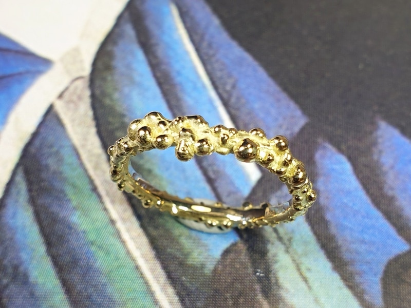 Ring Berries in yellow gold. Jewellery design by Oogst goldsmith in Amsterdam.