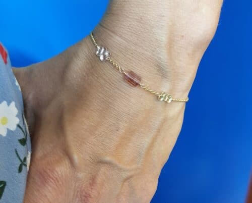 Geelgouden armband met toermalijn en Wolken. Ontwerp van Oogst Sieraden in Amsterdam.