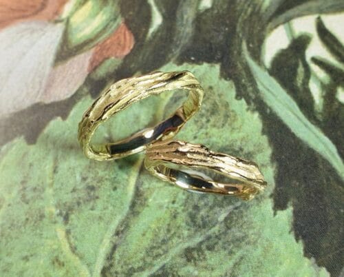 Roségouden en geelgouden trouwringen Twist. Ontwerp van Oogst Sieraden