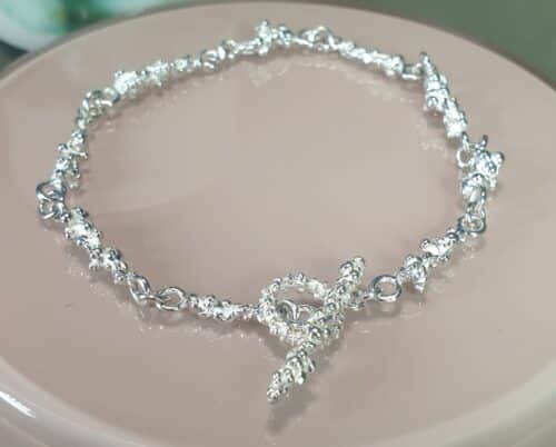 Zilveren 'Bessen' schakel armband. Ontwerp van Oogst Sieraden in Amsterdam