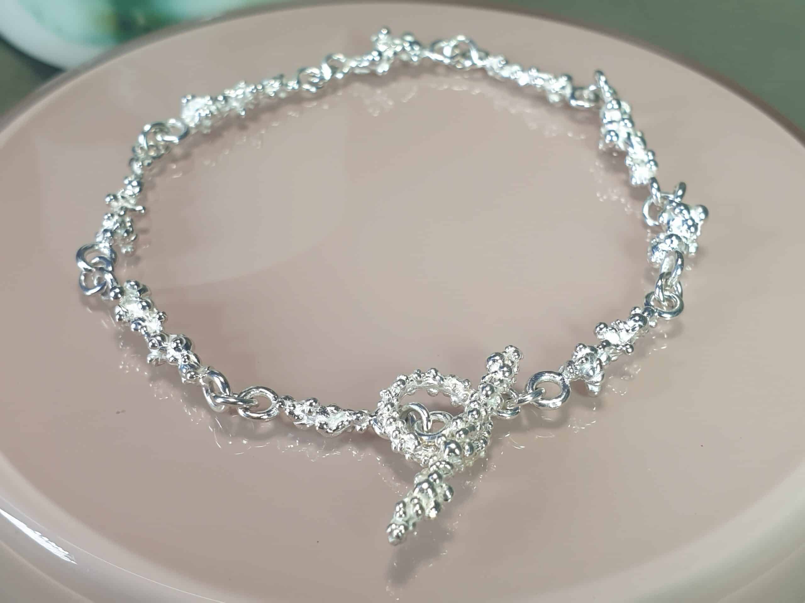 Silver 'Berries' bracelet. Jewellery Design by Oogst goldsmith Amsterdam.