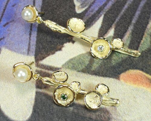 Geelgouden Zwammen oorbellen met diamant en parels. Ontwerp van Oogst Sieraden