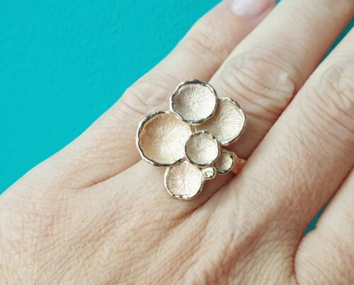 Roségouden ring 'Zwammen'. Eenmalig ontwerp van Oogst in Amsterdam
