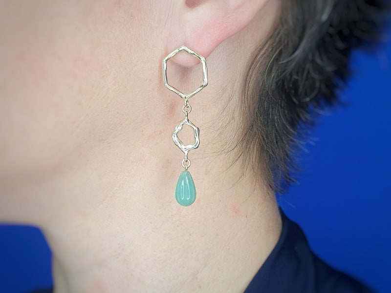 Yellow golden ‘Amorphous & Angular’ earrings with aventurine drops. Playful asymmetry. Design by Oogst in Amsterdam