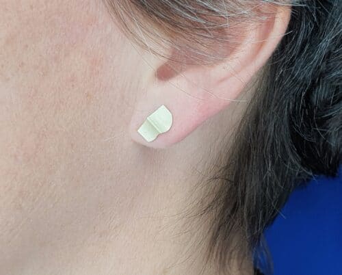 These yellow gold ‘Folding’ ear studs are from our ‘Amorphous vs Chrystalline’ series. Designed by Oogst Amsterdam