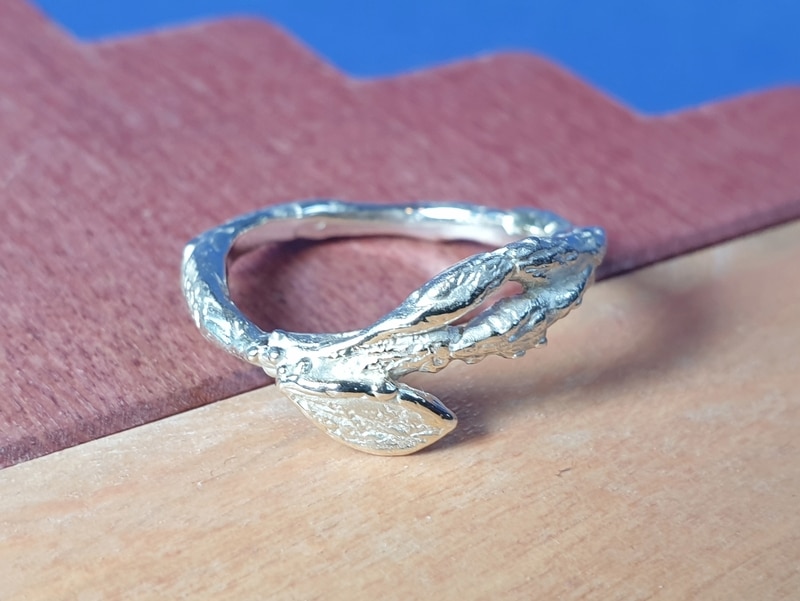 Zilveren Boomgaard ring, takje met blaadje. Ontwerp van goudsmid Oogst in Amsterdam.