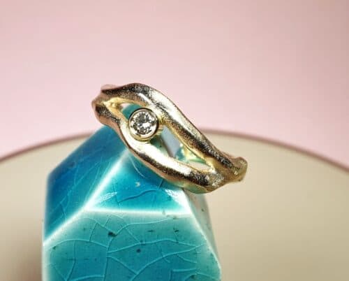 Ring Golf roségoud met 0,10 crt diamant light brown. Ontwerp van oogst Goudsmeden in Amsterdam.