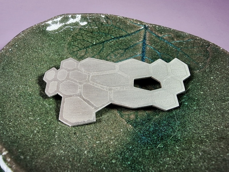 Silver honeycomb brooch. Oogst goldsmith in Amsterdam.
