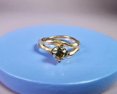 Roodgouden verlovingsring 'Golf' met 0,63 ct bruine diamant. Stijlvolle diamantenring van Oogst Sieraden in Amsterdam