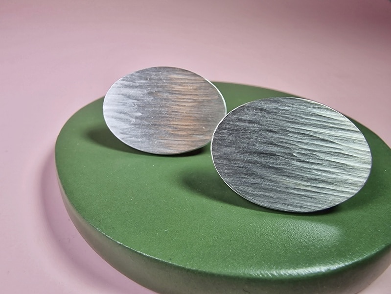 Zilveren manchetknopen uit de Ritme serie. Handgemaakt paar uit het Oogst atelier in Amsterdam