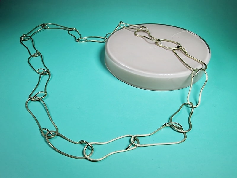 Collier met onregelmatige schakels