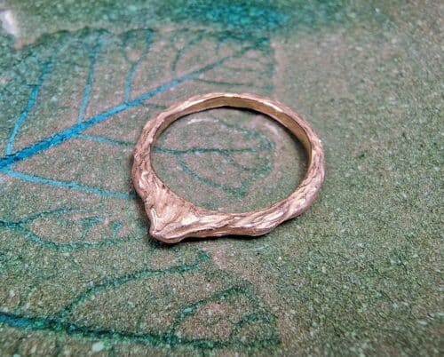 Berg ring roodgoud. Ontwerp van Oogst Sieraden in Amsterdam