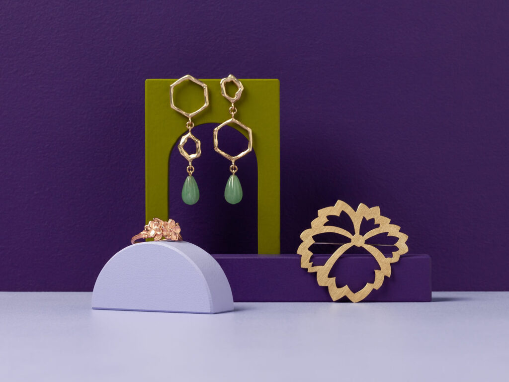 Uitgesproken verrassende sieraden. Handgemaakte sieraden uit eigen atelier. Oogst goudsmid in Amsterdam. Sieraad laten ontwerpen. Maatwerk sieraden.
