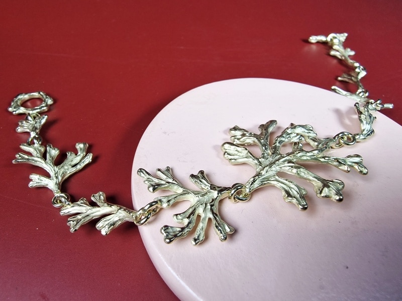 Geelgouden schakel armband Zeewier. Oogst Sieraden in Amsterdam.