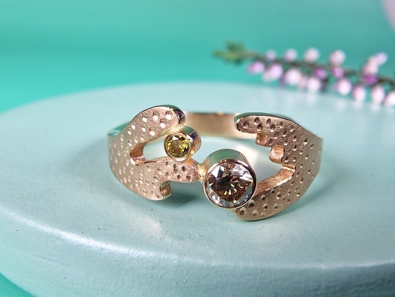 Roségouden ring Zeewier, met diamanten. Bijzonder sieraad ontwerp van Oogst in Amsterdam
