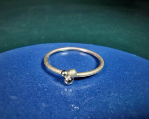 Verfijnde geelgouden Besjes ring. Stijlvolle basic van Oogst Sieraden in Amsterdam